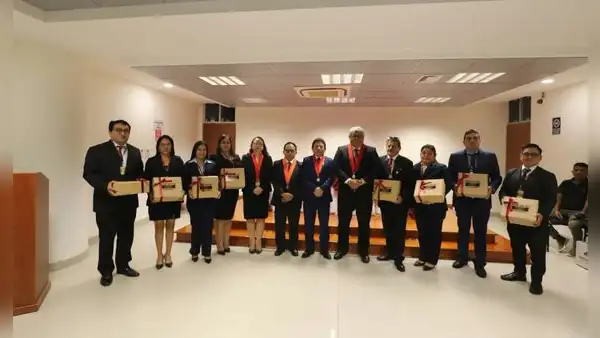Corte Superior de Justicia de Sullana, tras concurso público, incorpora ocho servidores jurisdiccionales y administrativos al régimen laboral 728