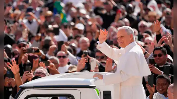 León XIV es ovacionado en el Vaticano tras su operación y alista su esperado recorrido en Sudamérica