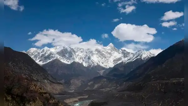 Un terremoto de magnitud 7.0 sacudió la región del Tibet en China y deja al menos 16 muertos
