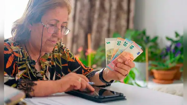 Una madre jubilada le dona una casa a su hijo en 2021: ahora la Seguridad Social la obliga a devolver 3.700 euros por esta razón