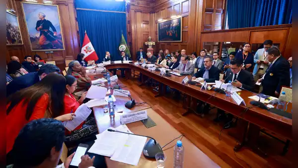 Altercado entre senadores en la Comisión de Constitución marca aprobación del reglamento para elegir a miembros del TC
