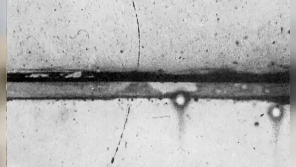 Físicos retienen una sola partícula de antimateria durante meses y controlan sus estados cuánticos