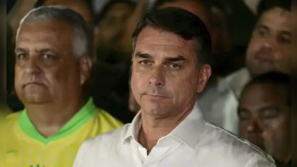 Policía de Brasil investiga posible fuga del excandidato presidencial Flavio Bolsonaro hacia Argentina