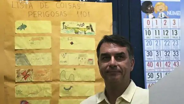 Flávio Bolsonaro salió de Brasil con rumbo a Estados Unidos tras perder las elecciones presidenciales