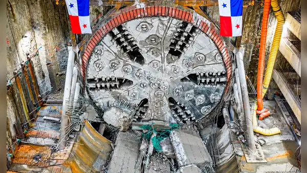 Una gigantesca tuneladora cruza bajo el Canal de Panamá y completa la excavación de un túnel de 4,5 kilómetros: se inauguraría en 2028