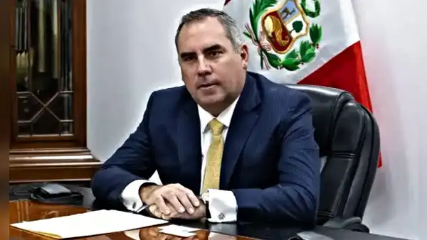 Denuncian constitucionalmente a ministro Rafael Belaúnde por presuntas contrataciones ilegales en cargos públicos