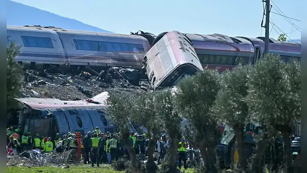 Colisión de dos trenes en España deja al menos 31 muertos y 80 heridos; autoridades hablan de una "tragedia importante"