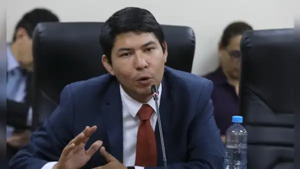 Congresista fujimorista Eduardo Castillo viajó a España en su semana de representación y en plena emergencia por lluvias