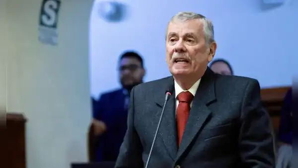 Denuncian constitucionalmente a Rospigliosi por presionar a jueces que inaplicaron leyes de impunidad