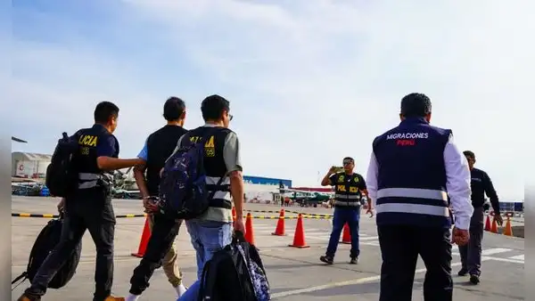 Migraciones: detienen a funcionarios, exfuncionarios y policías por presunta red de tráfico