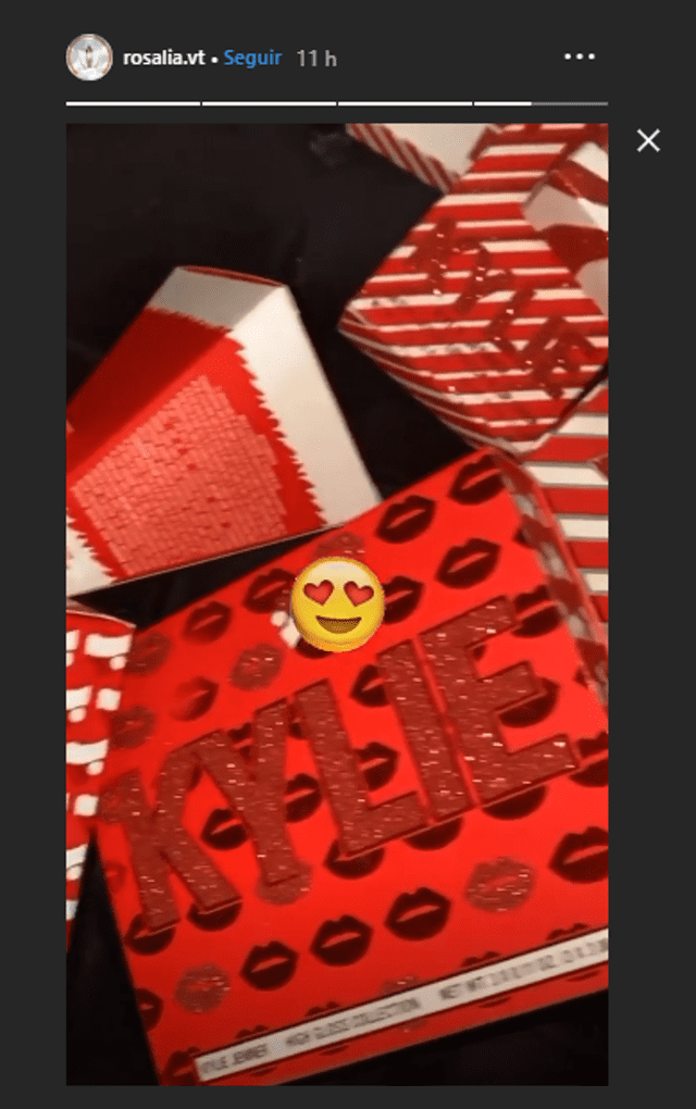 Kylie Jenner envió regalos navideños a Rosalía