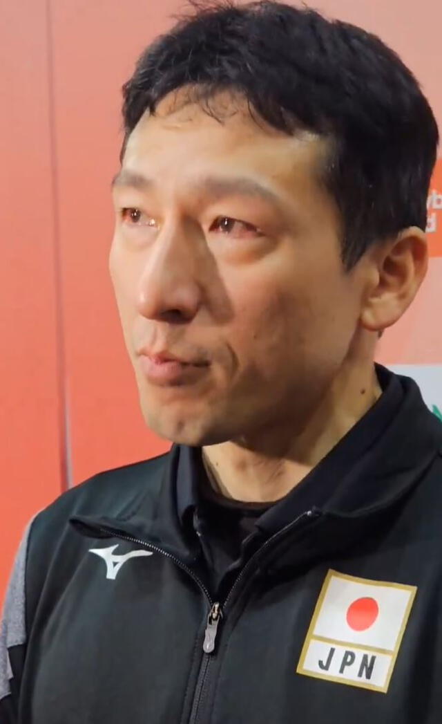  El entrenador de Japón, Saegusa, se emocionó a la hora de hablar sobre Akira Kato. Foto: captura/Punto en juego   