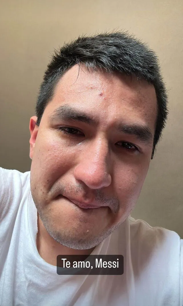 El joven apostador no pudo aguantar las lágrimas tras el campeonato de Argentina en el Mundial Qatar 2022. Foto: composición LR/captura de Instagram/@renatomorales96