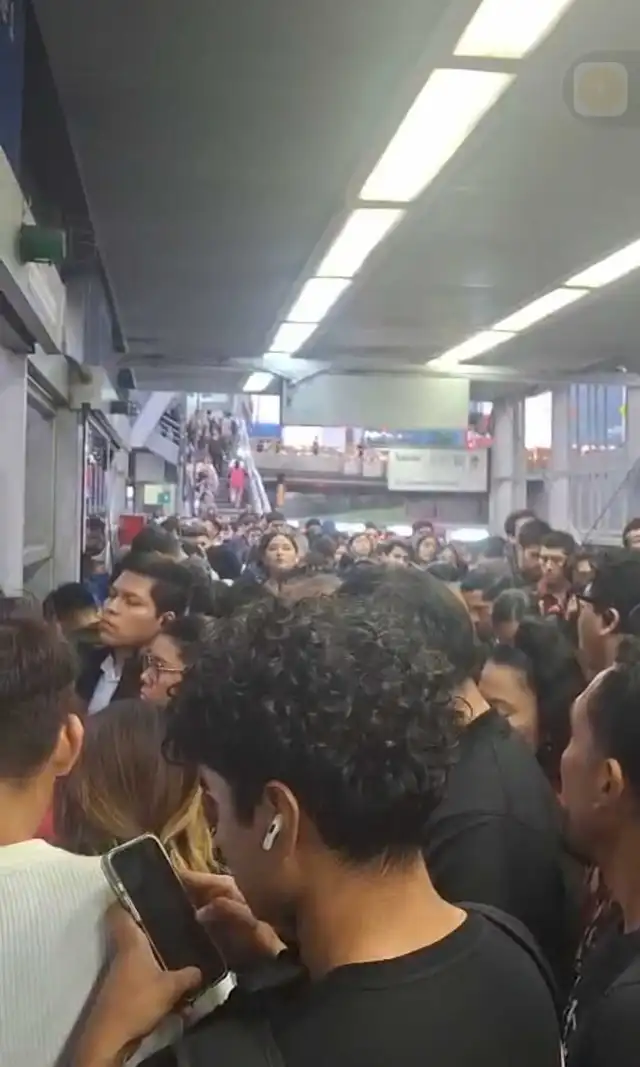 Largas colas en estación Canaval y Moreyra Largas colas en estación Canaval y Moreyra