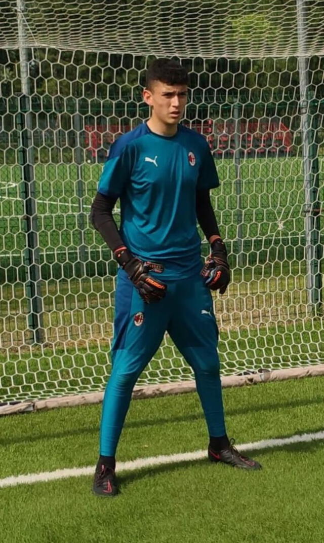  Paolo Doneda juega en las categorías juveniles de AC Milan. Foto: difusión   