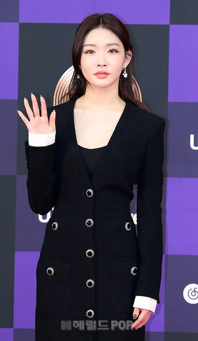 ChungHa firma contrato para debutar como actriz de Hollywood