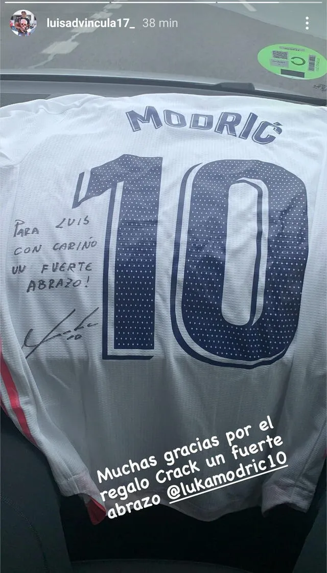 Advíncula presume la ’10′ de Luka Modric en Real Madrid: “Muchas gracias por el regalo crack”