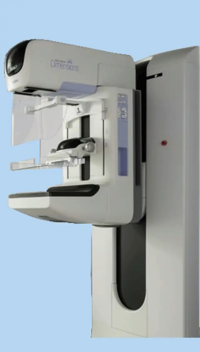 Moderno equipo de tomosíntesis, para la detección precoz del cáncer de mama Moderno equipo de tomosíntesis, para la detección precoz del cáncer de mama