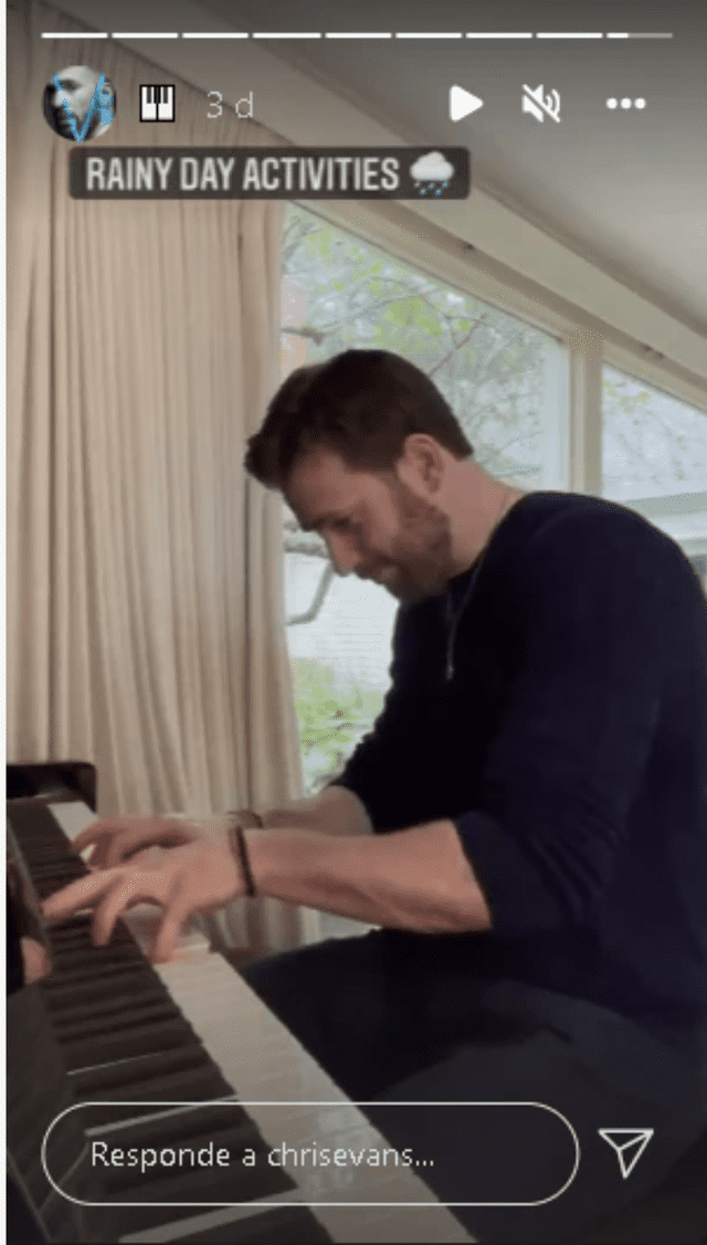 Selena Gómez habría sido quien grabó el video de Chris Evans tocando el piano