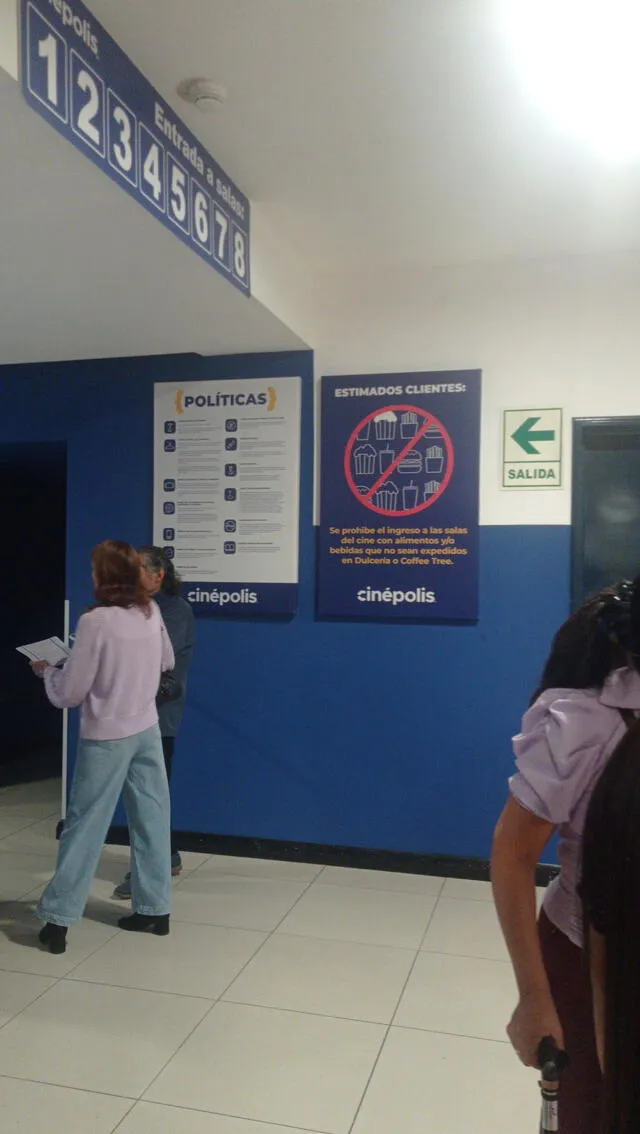 Hoy en día, la normativa que permite ingresar con alimentos a las salas de cine solo aplica para Cineplanet y Cinemark. Foto: Scheila Tolentino   