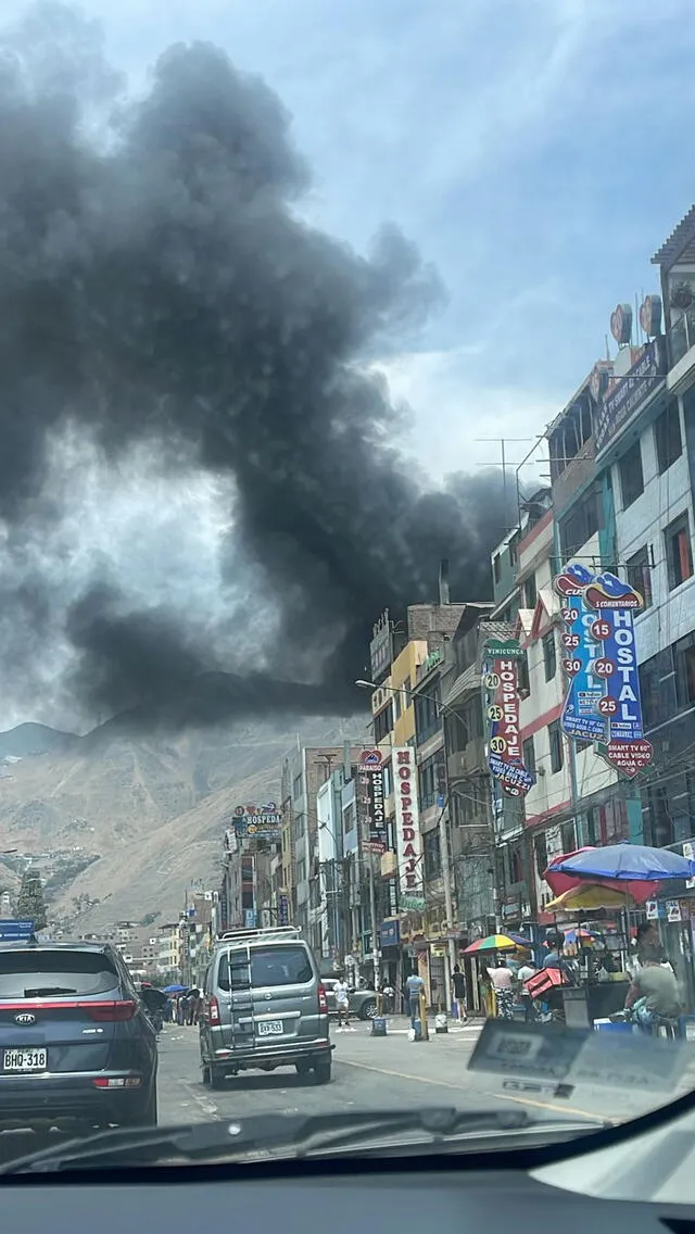 Incendio en San Martín de Porres. Foto: Difusión   