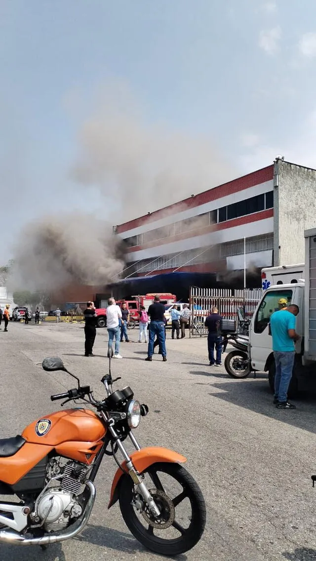 El incendio se registró a horas de la mañana. Foto: X/RCamachoVzla    