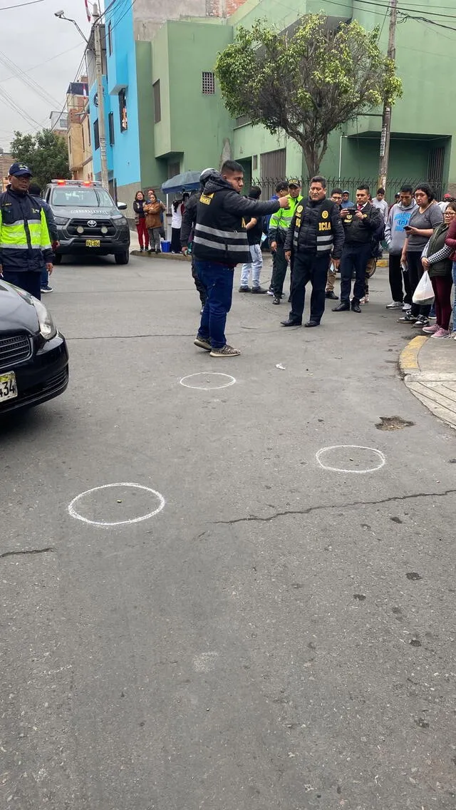 Agentes de la Policía Nacional del Perú llegaron a la zona para acordonarla. Foto: Difusión   