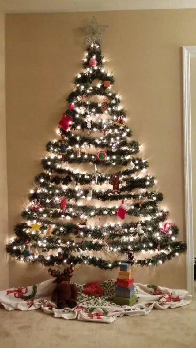  Árbol de Navidad en la pared con guirnaldas. Foto: Pinterest   