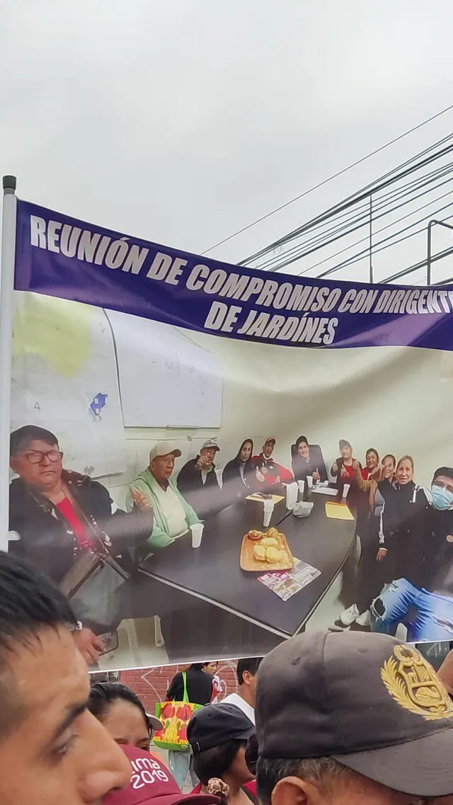 Alcalde de SJL se reunió con ambulantes de la av. Los Jardines durante campaña electoral. Foto: difusión   