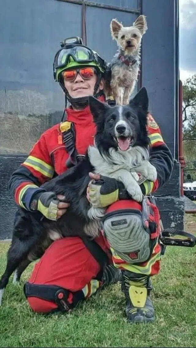 Athos y Tango junto a sus dueño Edgar Martínez