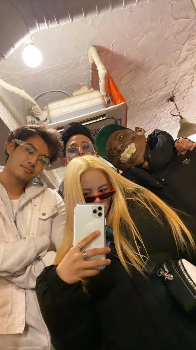 CLC: Sorn publicó esta fotografía en Instagram el 19 de diciembre 2019, por lo que culpada de racista porque uno de sus amigos utiliza una black mask.