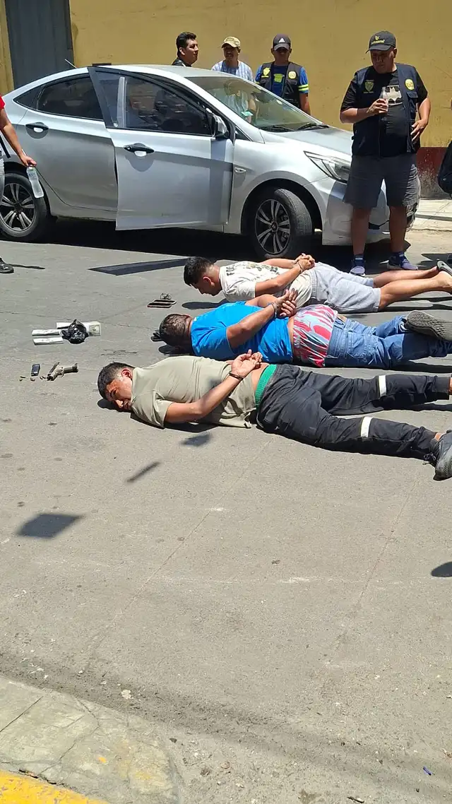 Tres detenidos en flagrancia en Polvos Azules. Foto: Melissa Landa Tres detenidos en flagrancia en Polvos Azules. Foto: Melissa Landa