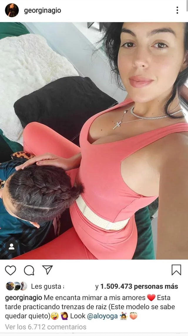 Cristiano Ronaldo se semote a cambio de look y aparece con trenzas.