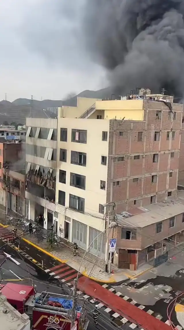 El siniestro afecta la totalidad de la residencia que opera como almacén. Foto: Difusión   