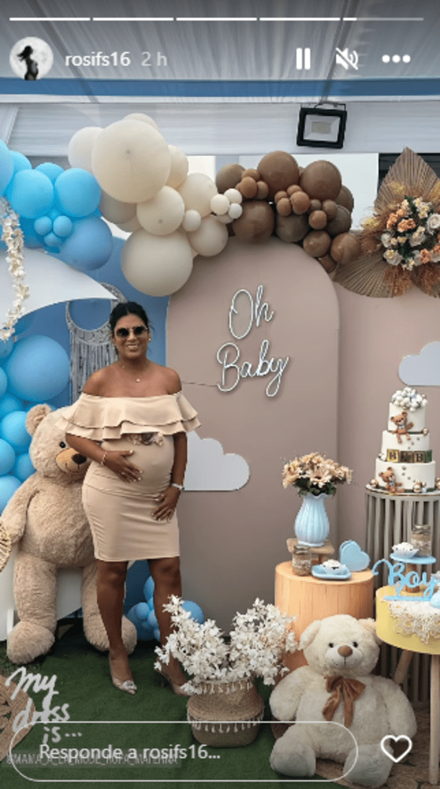 Rosa Fuentes vestido nude en su baby shower. Foto: Instagram   