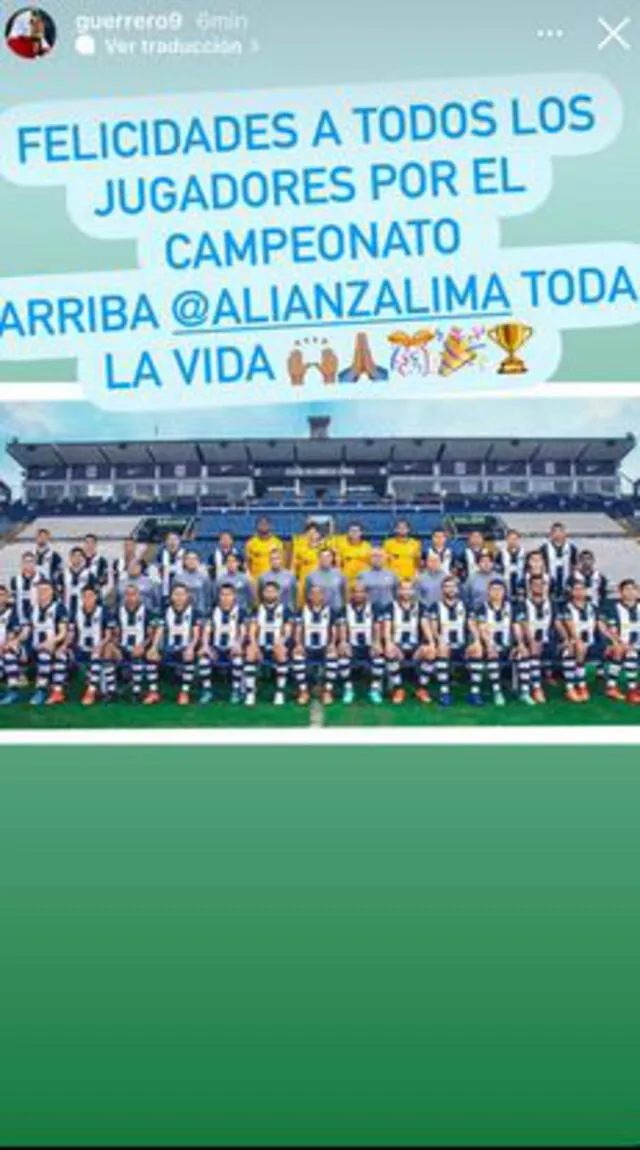 Jefferson Farfán entre lágrimas en los hombros de Hernán Barcos tras la obtención del título nacional con Alianza Lima este 2021