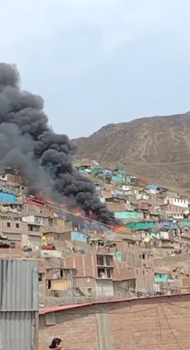 Incendio de grandes proporciones en Independencia ha afectado a varios predios. Foto: difusión   