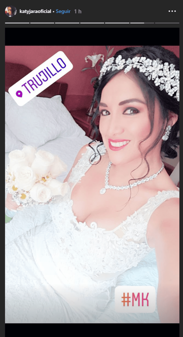 Katy Jara luciendo su vestido de novia.