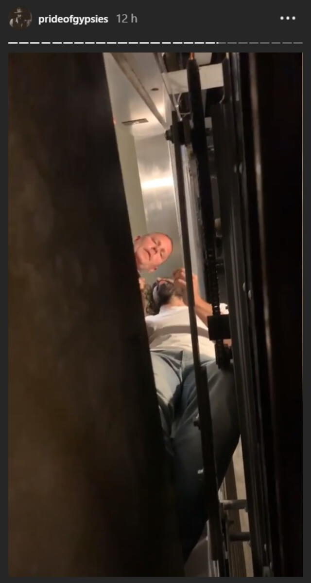 Jason Momoa queda atrapado en ascensor.