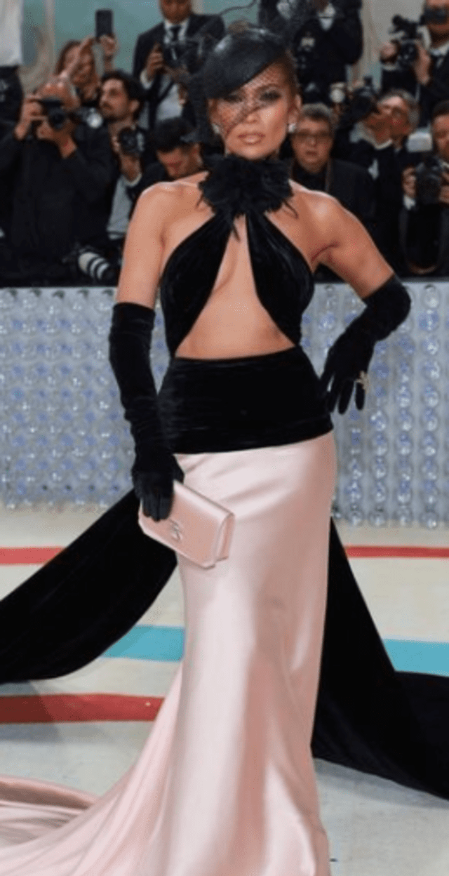  Jennifer López luce un sofisticado y elegante traje en la MET Gala. Foto: eonlinelatino / Instagram    