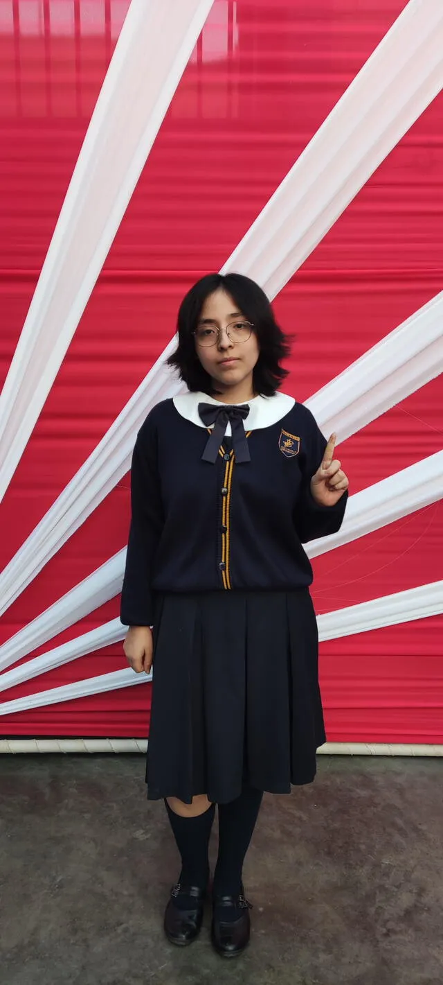 Cielo Salvador Andrade, primer puesto en Economía. Foto: Colegio Juan Pablo.   