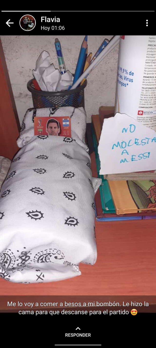 Qatar 2022: niño le regala figurita de Messi a su compañero y este le hace una cama para que duerma
