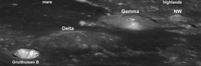 Imagen de los tres domos Gruithuisen (Delta, Gamma y NW). Al lado izquierdo inferior, el cráter que les da nombre. Foto: NASA-LROC