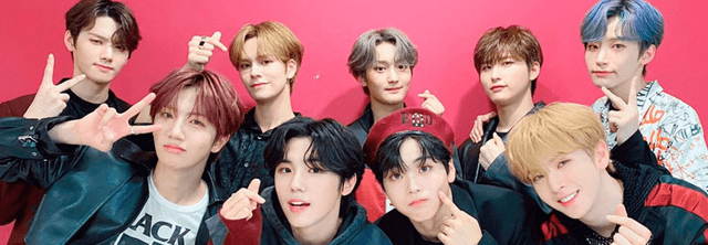 Cravity juntos tras una presentación