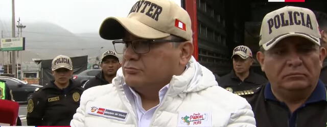 Ministro del Interior en incautación de droga. Foto: captura TV Perú   