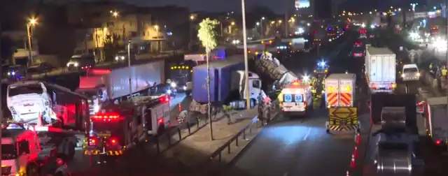 Choque múltiple en el kilómetro 17 de la Panamericana Sur involucra a cinco vehículos. Foto: América Noticias.   