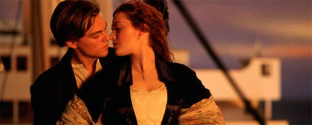 Beso entre Kate Winslet y Leonardo DiCaprio en Titanic. FOTO: Instagram / Sensacine
