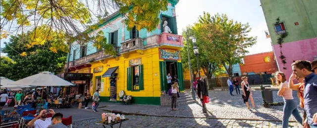 En el barrio de La Boca, en Buenos Aires, Argentina, se mezcla el arte y la gastronomía. Foto: El Cronista   