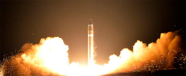 El cohete balístico intercontinental norcoreano Hwasong-15. Foto: KCNA