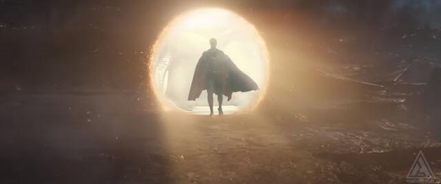 Superman arriba a las batallas a través de los portales. Foto: Adeel Steel